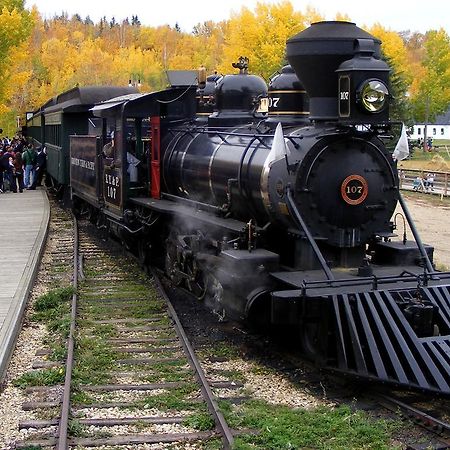 Отель Selkirk Эдмонтон Экстерьер фото